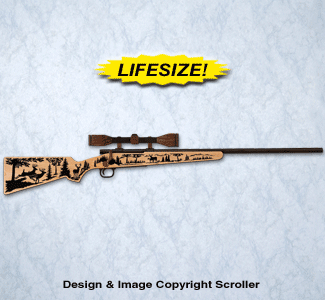 Wanddekoration mit Hirsch-Zielfernrohr und Gewehr